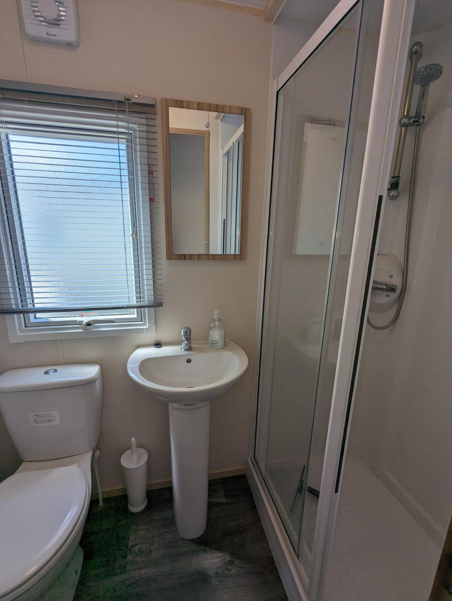Lovely Bright Modern Caravan Swanage On Peaceful And Tranquil Holiday Park Ngoại thất bức ảnh