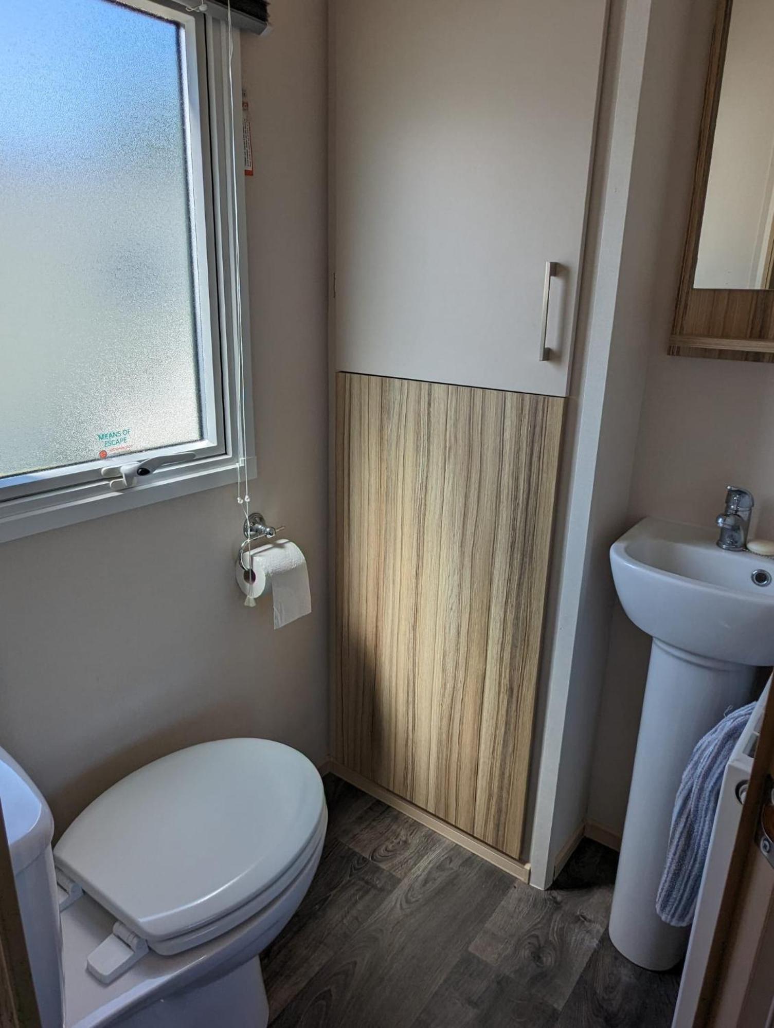 Lovely Bright Modern Caravan Swanage On Peaceful And Tranquil Holiday Park Ngoại thất bức ảnh