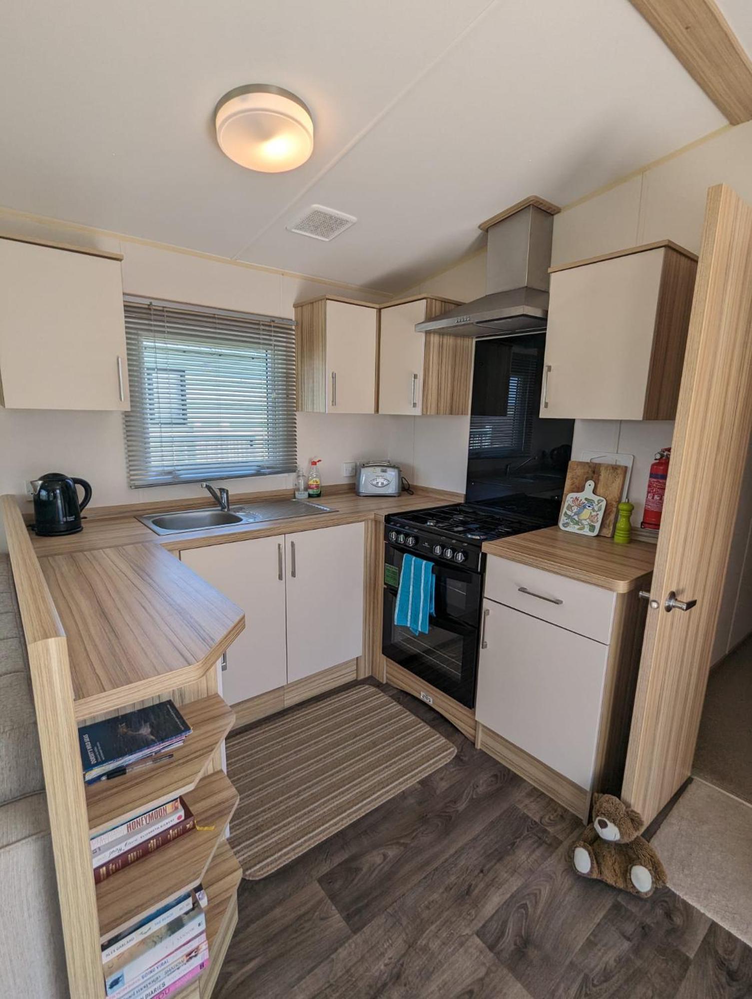 Lovely Bright Modern Caravan Swanage On Peaceful And Tranquil Holiday Park Ngoại thất bức ảnh